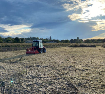 kosenie pozemkov s traktorom